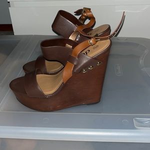 Wedges size 9 color brown
